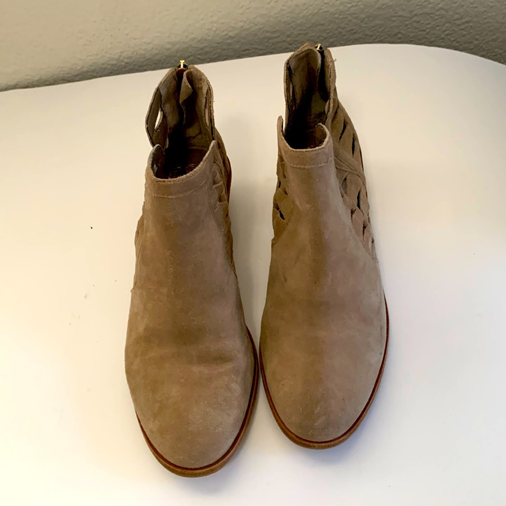 Vince Camuto size 8 boots great condition.